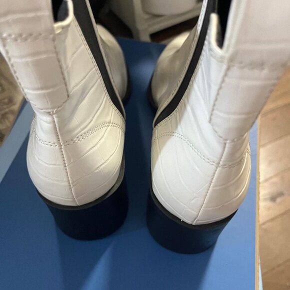 Steve madden  audience white boot size 7 1/2 - Picture 3 of 9